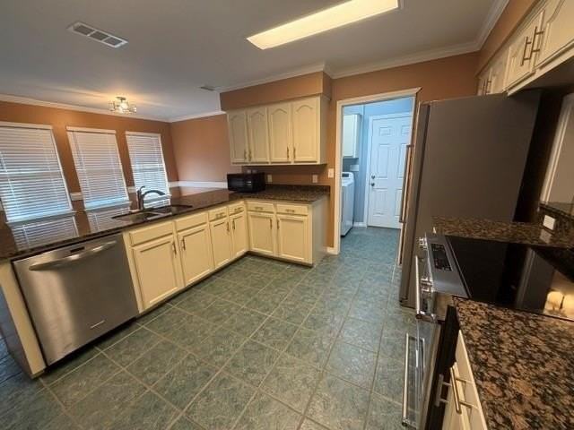 2932 Lloyds Ln - Photo 2 of 32