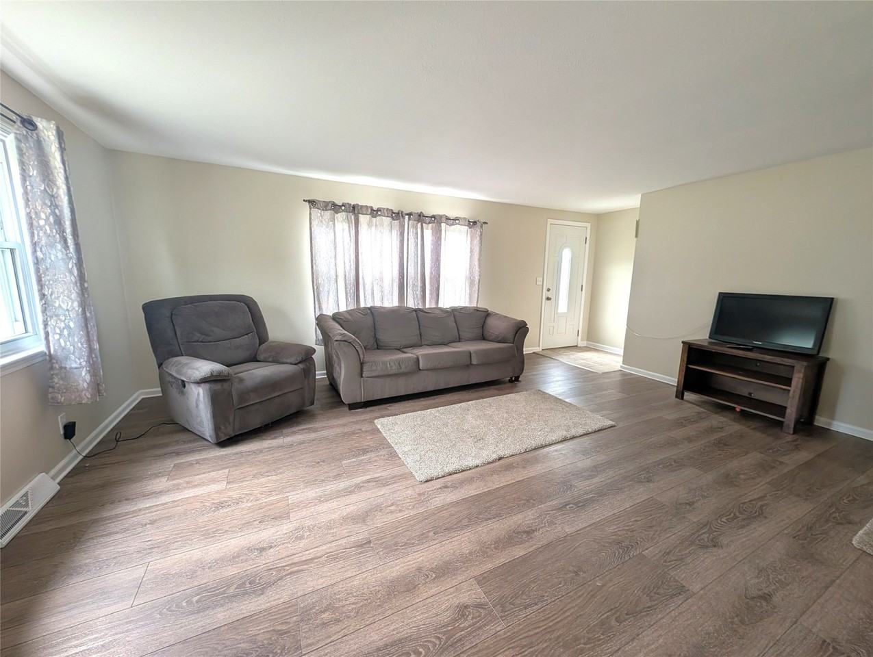 10135 Sampson Rd - Photo 4 of 24