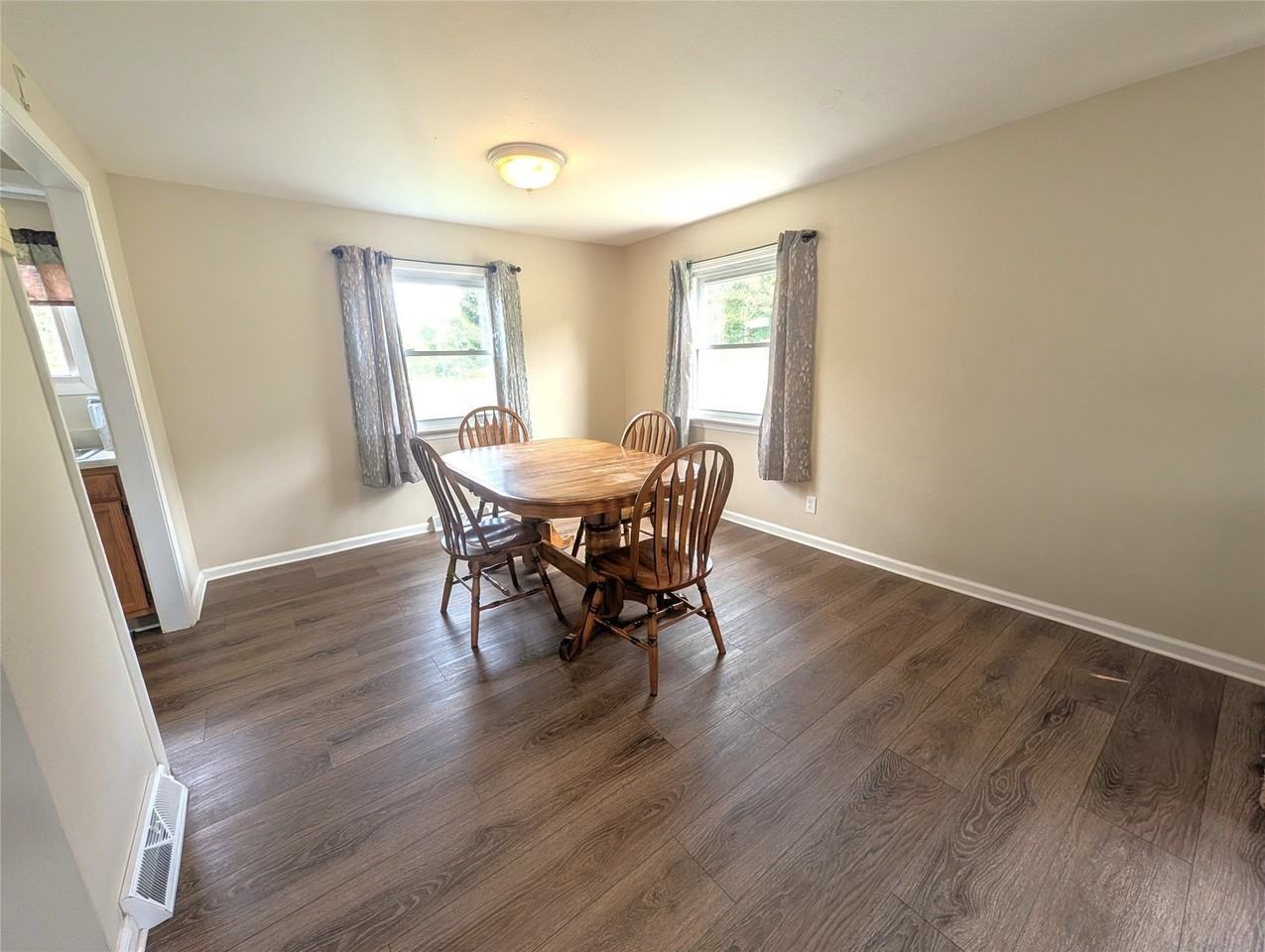 10135 Sampson Rd - Photo 5 of 24