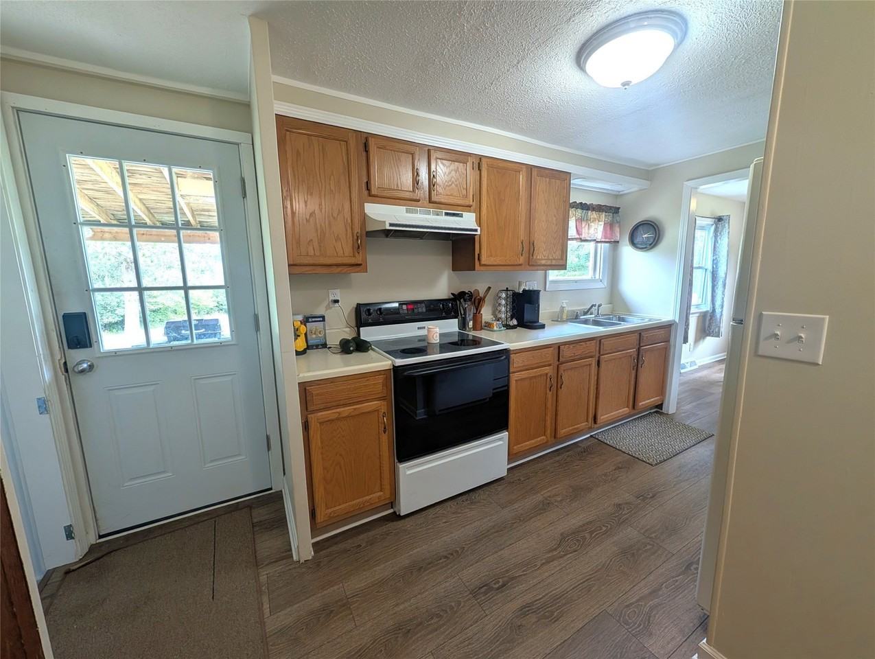 10135 Sampson Rd - Photo 6 of 24
