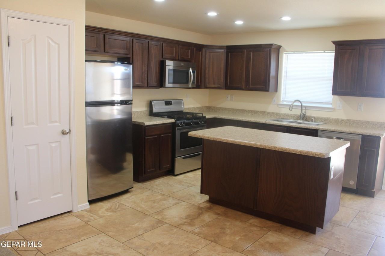 12928 Hueco Pit Dr - Photo 6 of 27