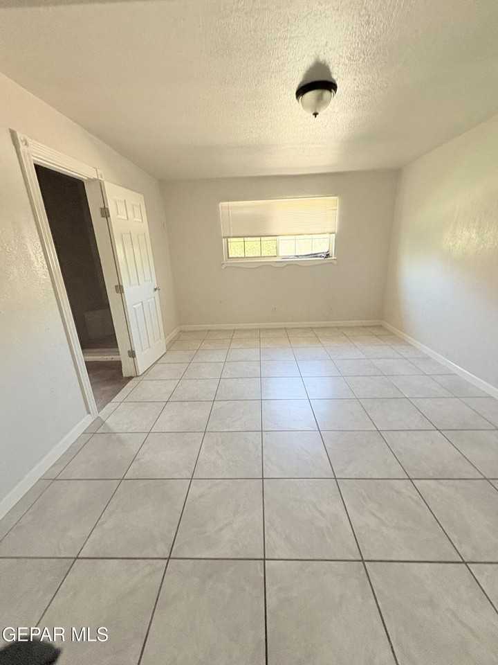 1587 Catham Cir - Photo 6 of 16