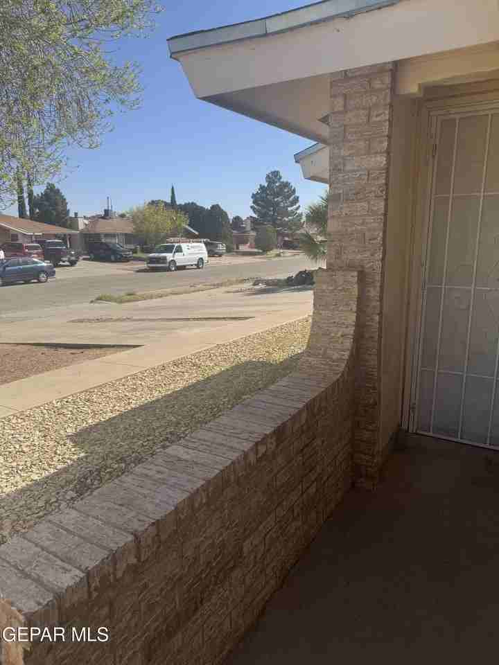 1924 Estrada Dr - Photo 2 of 19