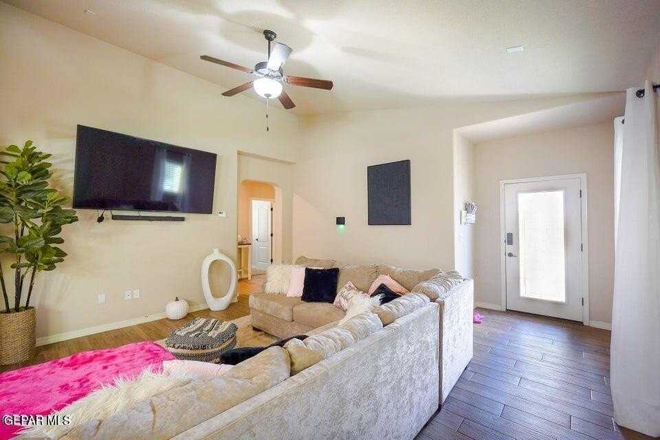 2105 Tim Foster St - Photo 5 of 31