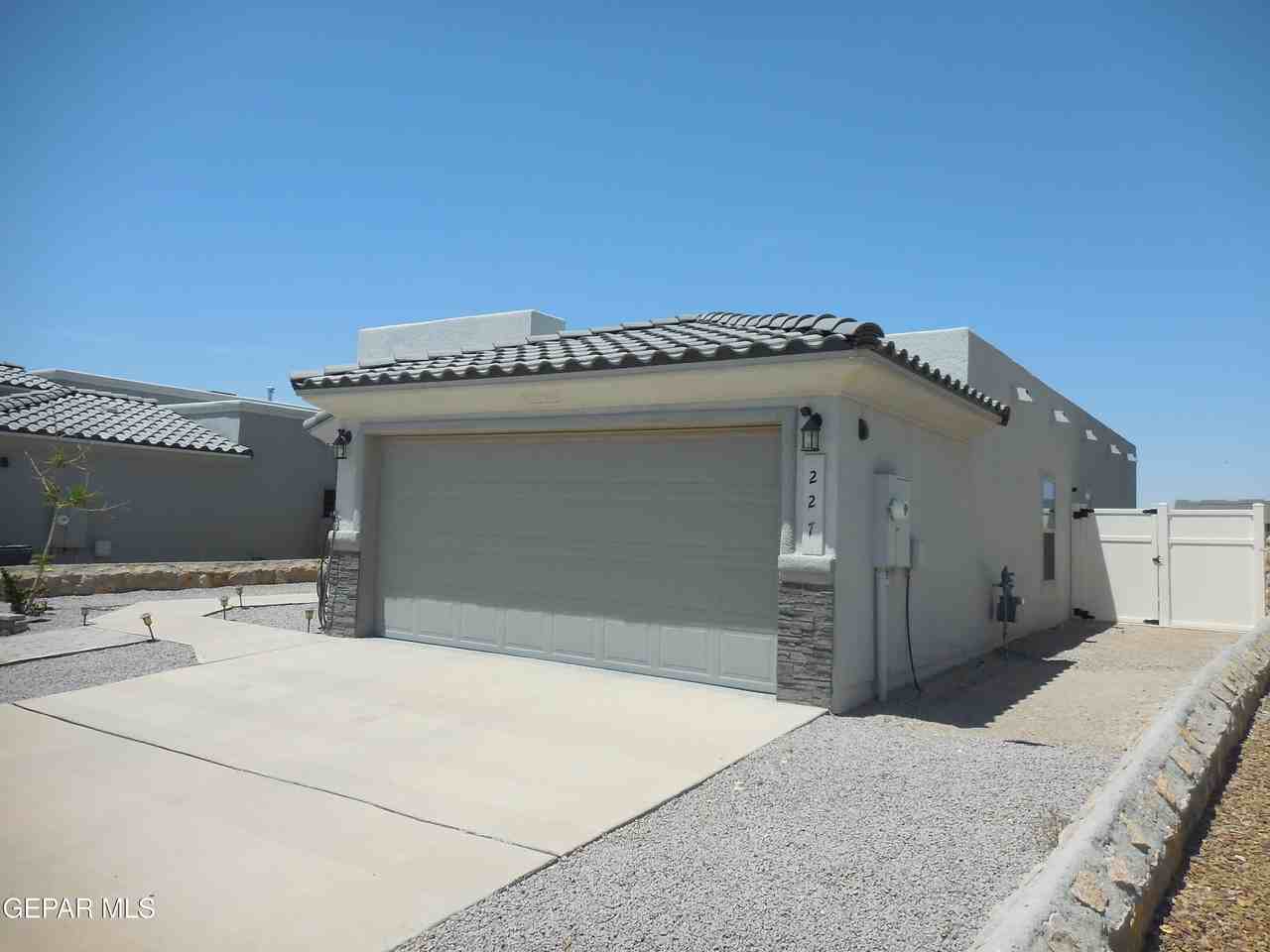 227 Ellesmere Way - Photo 3 of 42