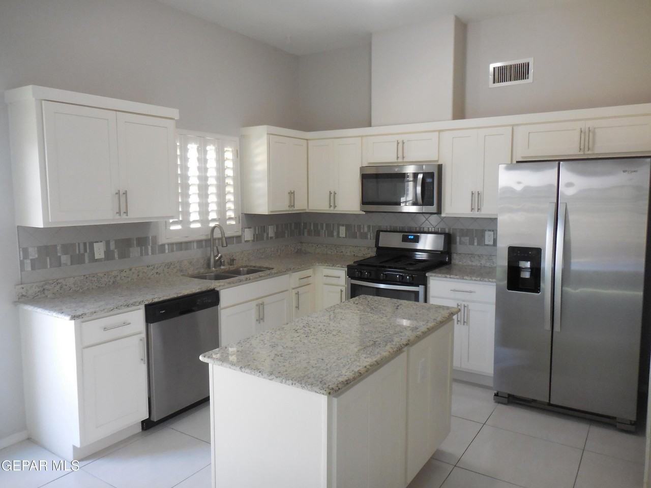 227 Ellesmere Way - Photo 4 of 42