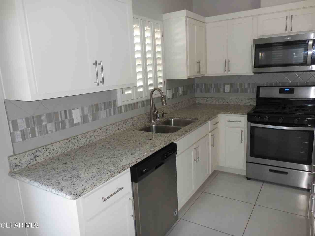 227 Ellesmere Way - Photo 5 of 42