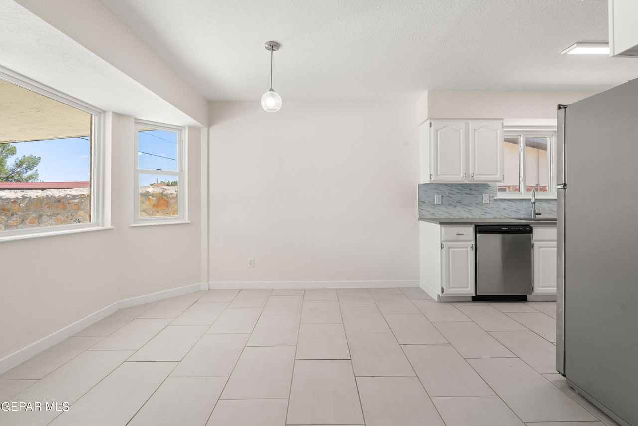 936 Oneida Dr - Photo 6 of 29