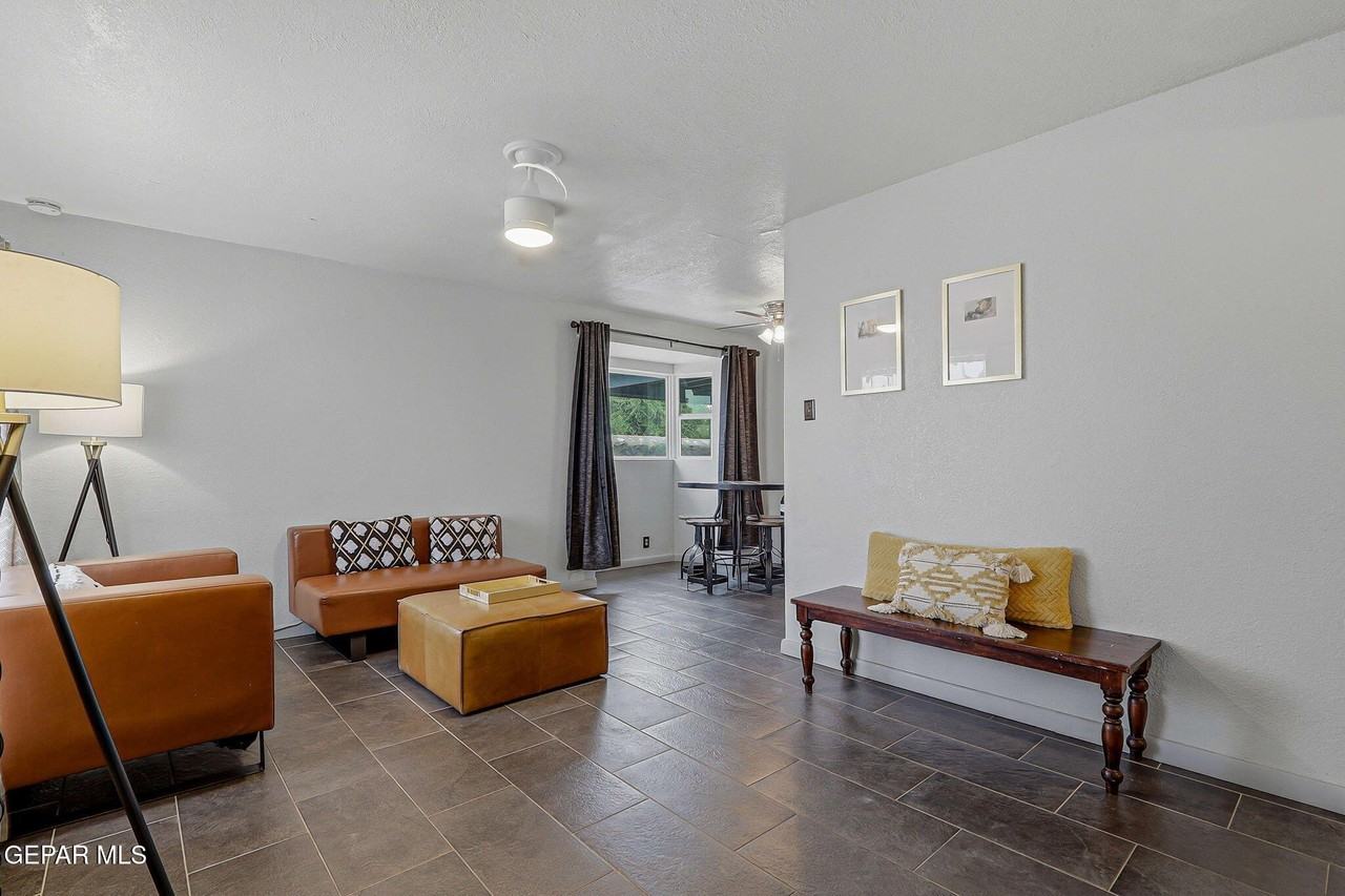 5912 Delta Dr - Photo 2 of 24