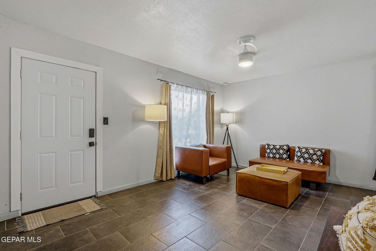 5912 Delta Dr - Photo 5 of 24