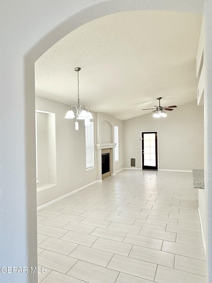 12749 Tierra Salas - Photo 4 of 32