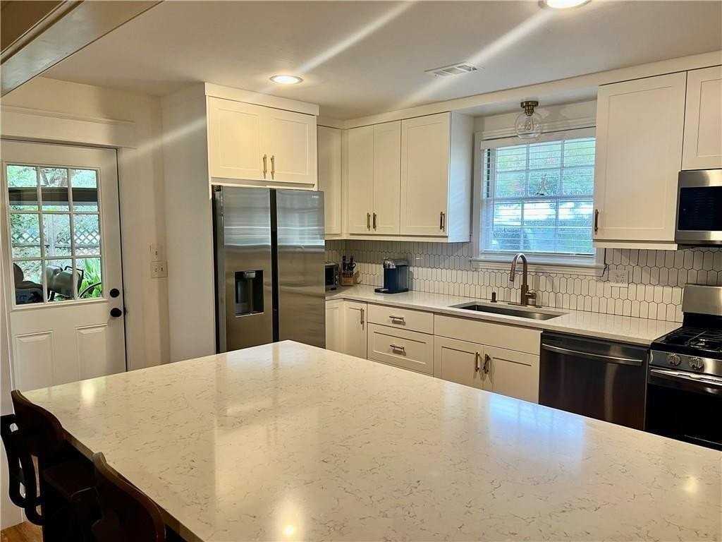 116 Highland Ave - Photo 2 of 14