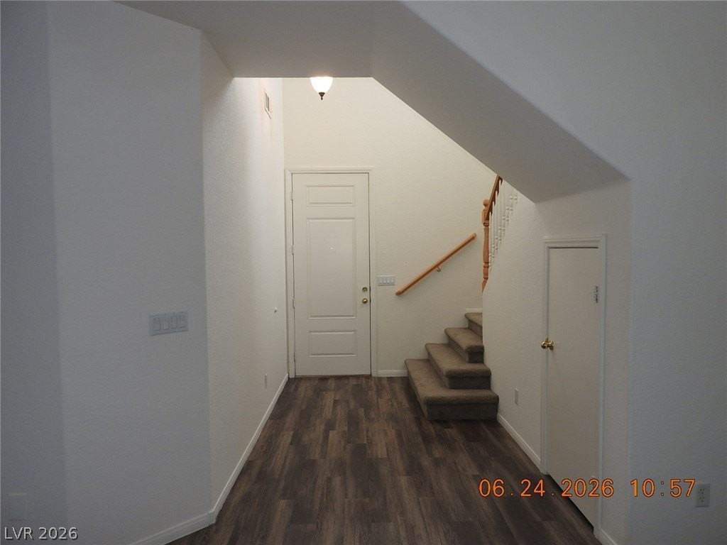 521 Dolphin Peak Ct - Photo 3 of 36