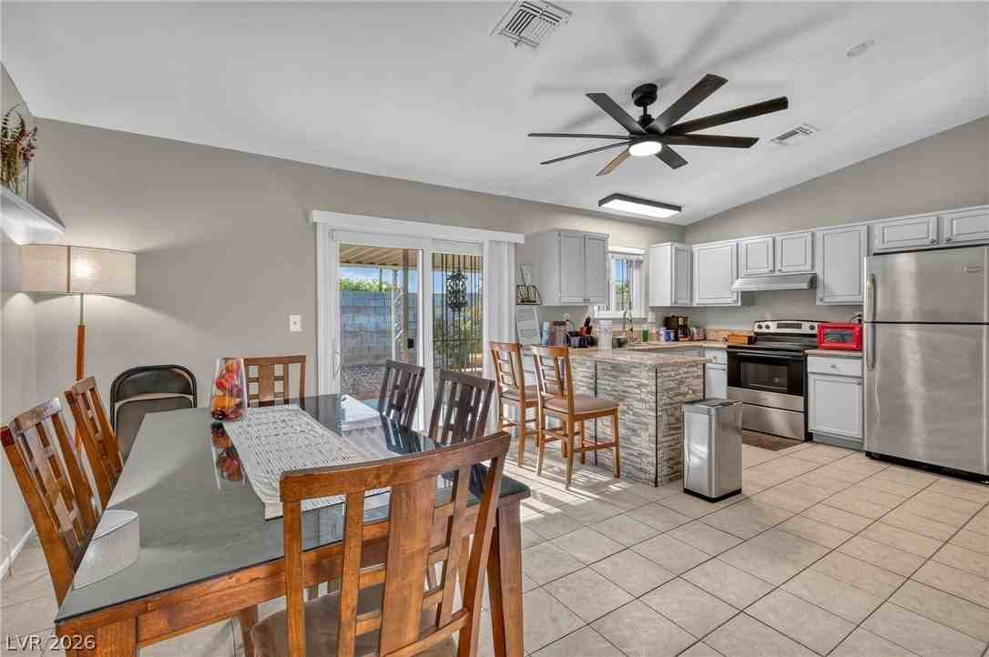 3730 Greenwood Dr - Photo 4 of 31