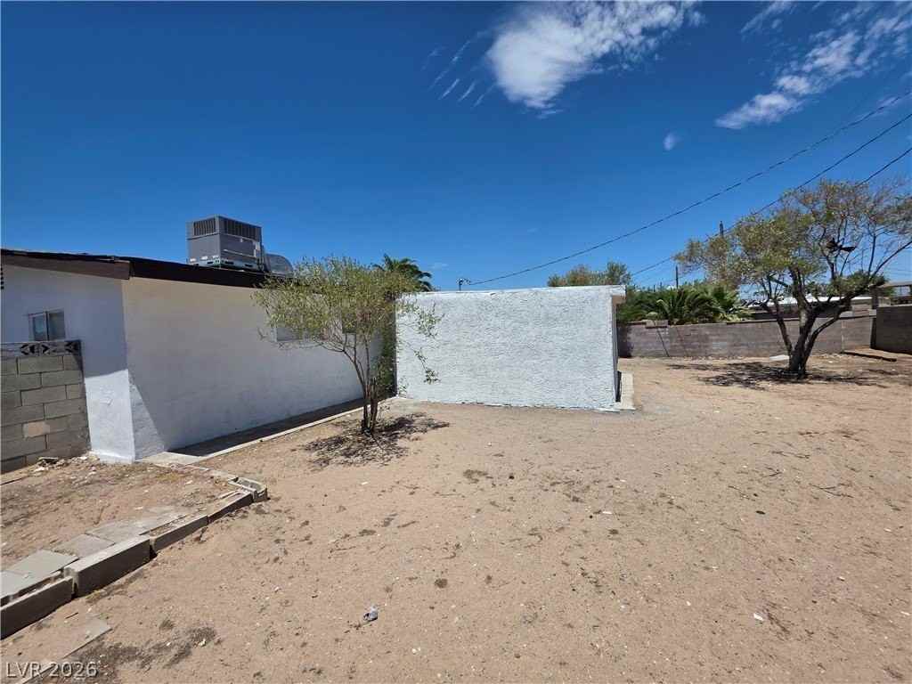 910 Magnolia Ave - Photo 3 of 48