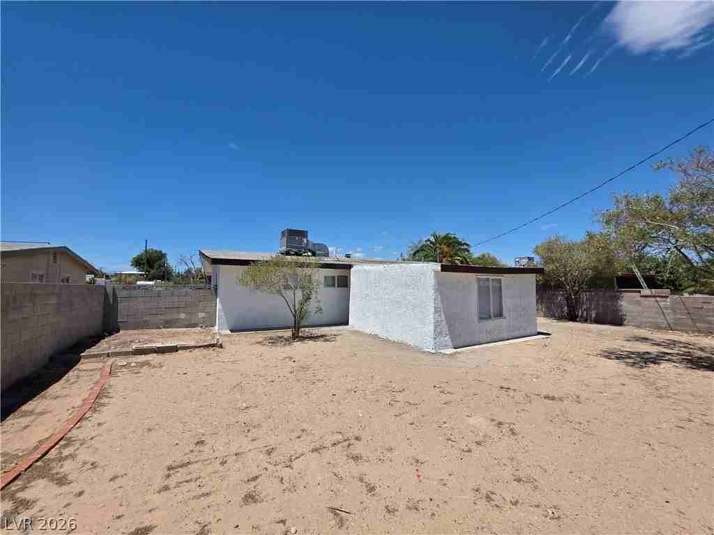 910 Magnolia Ave - Photo 4 of 48