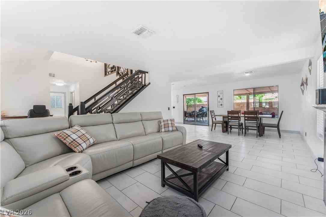 9005 Feather River Ct - Photo 7 of 26