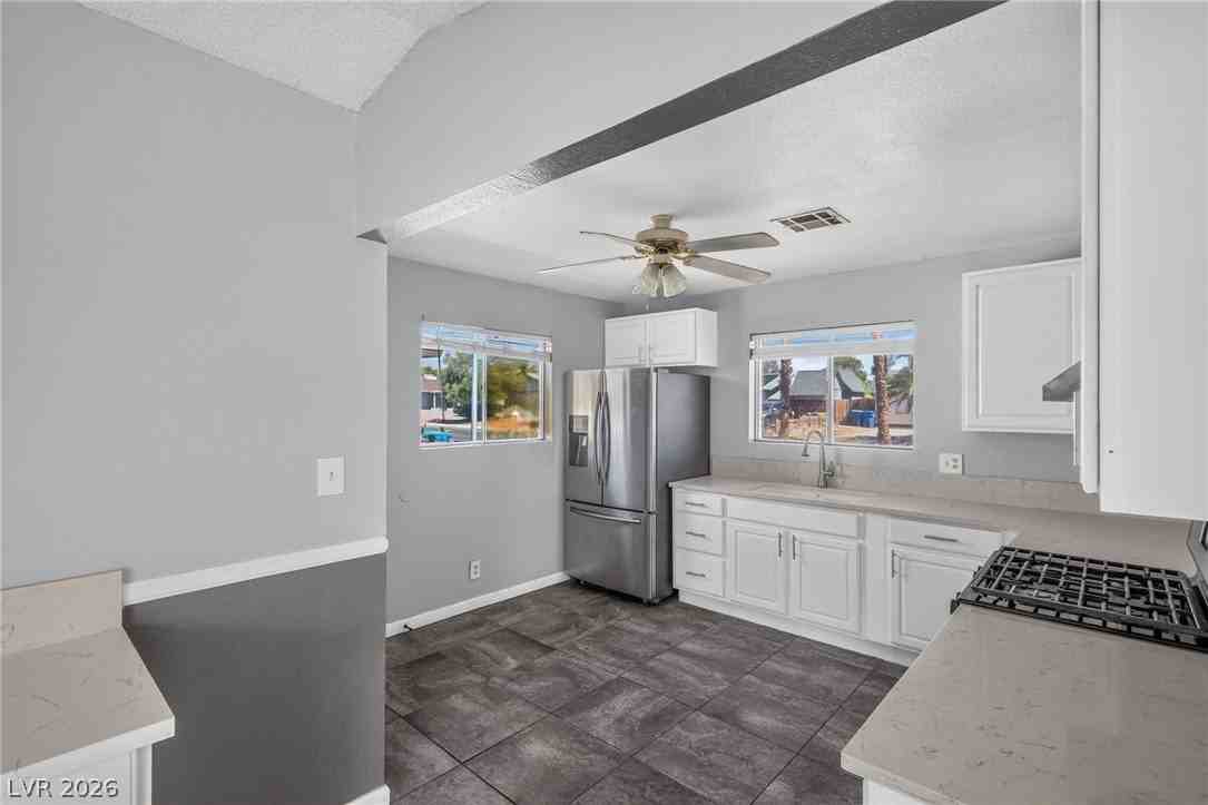 6417 Placer Dr - Photo 3 of 21