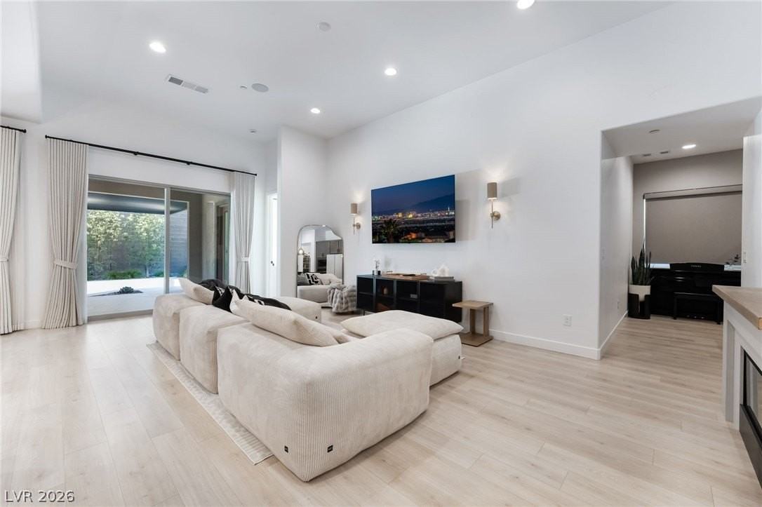 10149 Zeta Tucana St - Photo 4 of 33