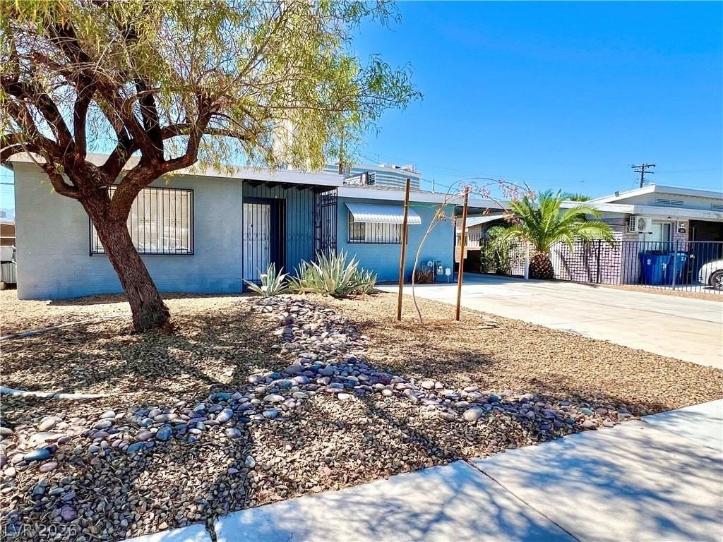 2300 Santa Clara Dr - Photo 3 of 50