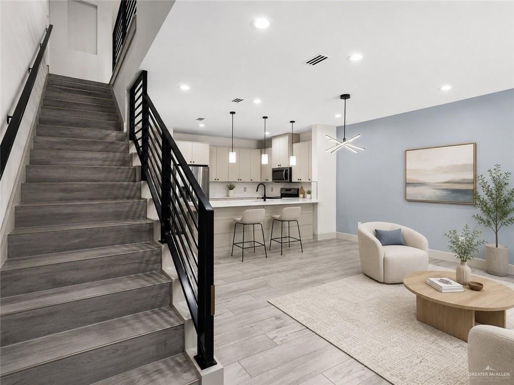207 Canary Ave - Photo 4 of 23