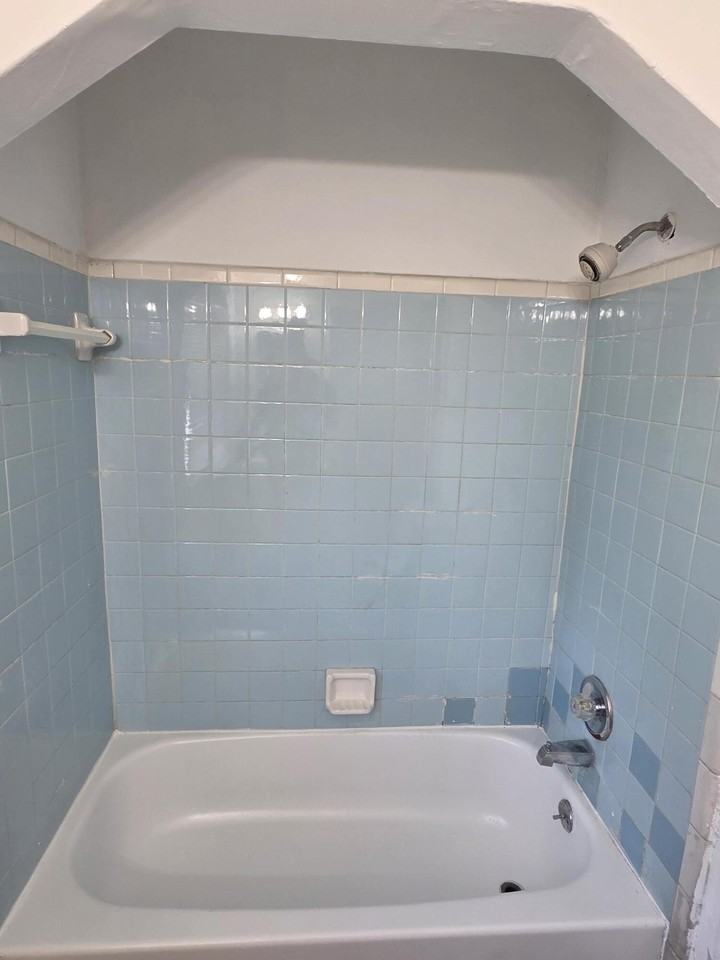 15757 Pinehurst St - Photo 6 of 23