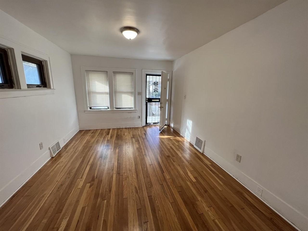 16626 Monica St - Photo 2 of 7