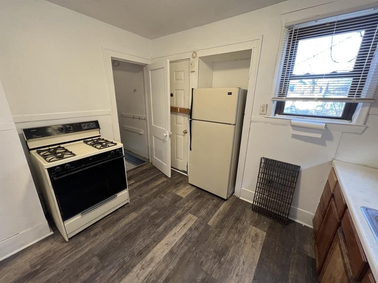 16626 Monica St - Photo 4 of 7