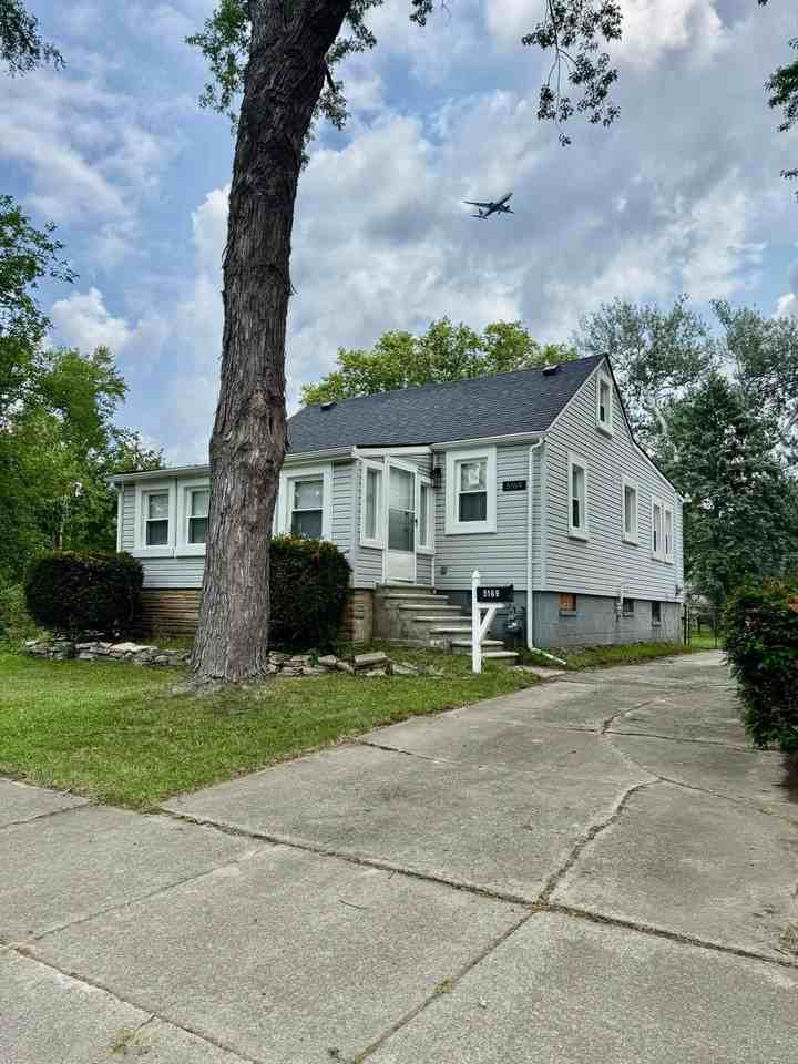 5169 Glenis St - Photo 2 of 19