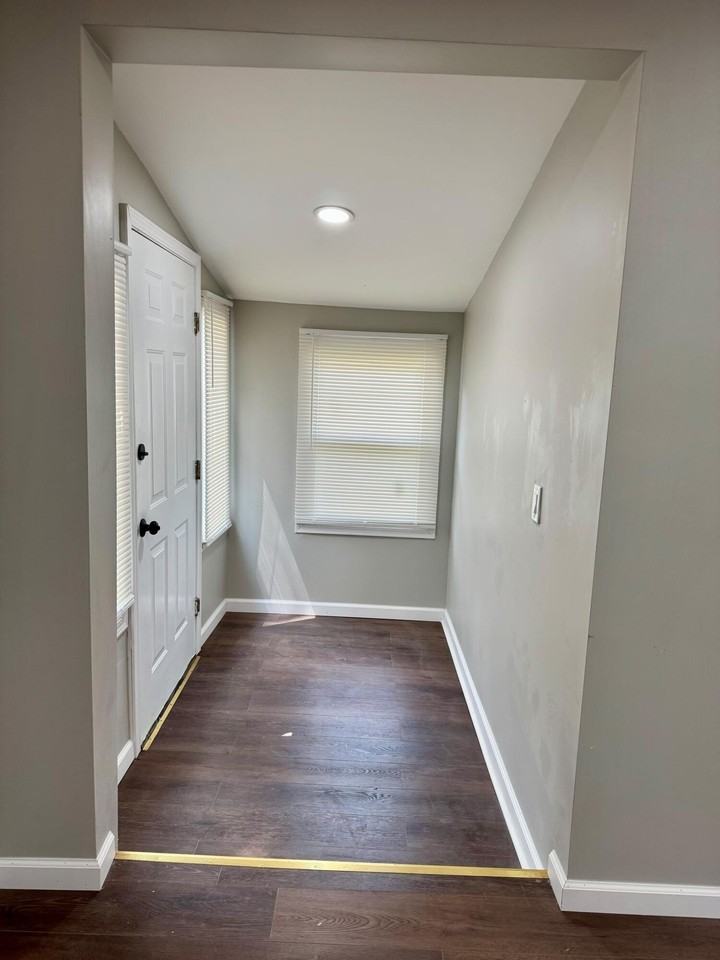 5169 Glenis St - Photo 5 of 19