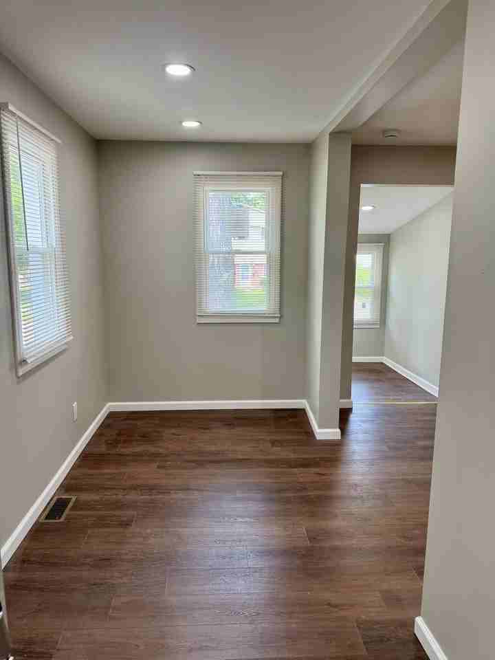 5169 Glenis St - Photo 6 of 19