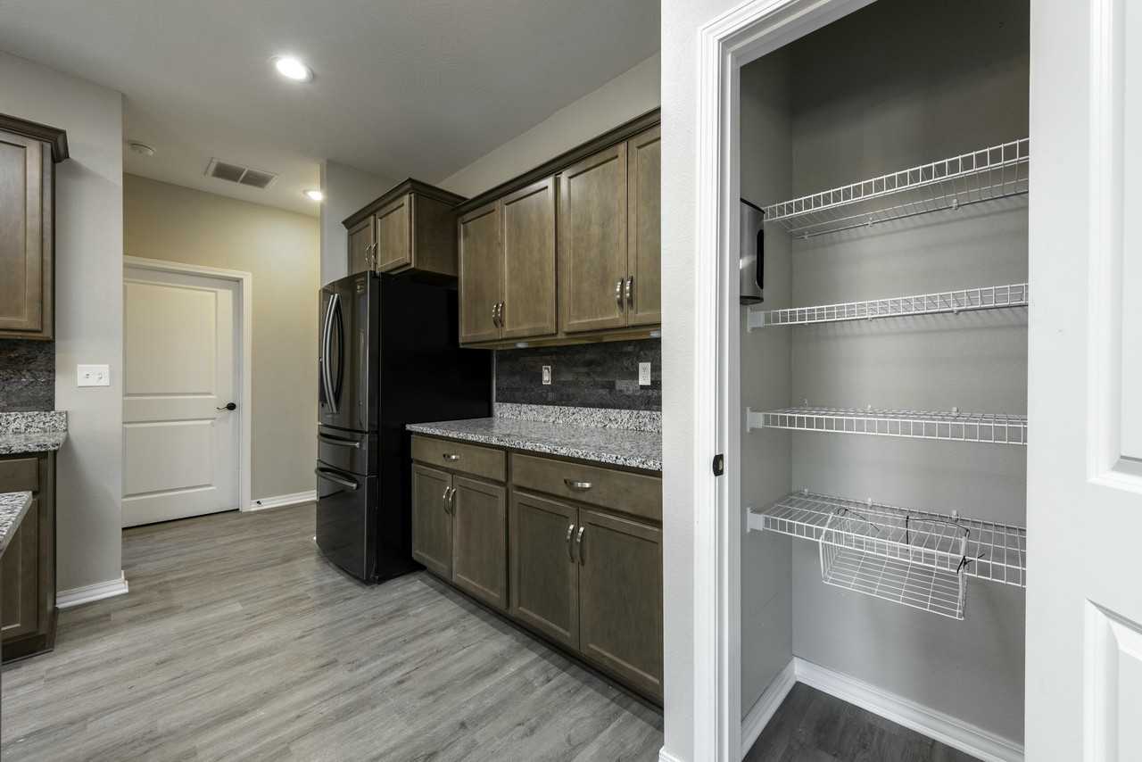391 Highpoints Rdg - Photo 6 of 40