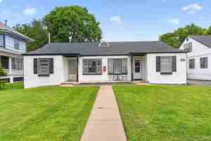 featured image of 1009 E Walnut St #4