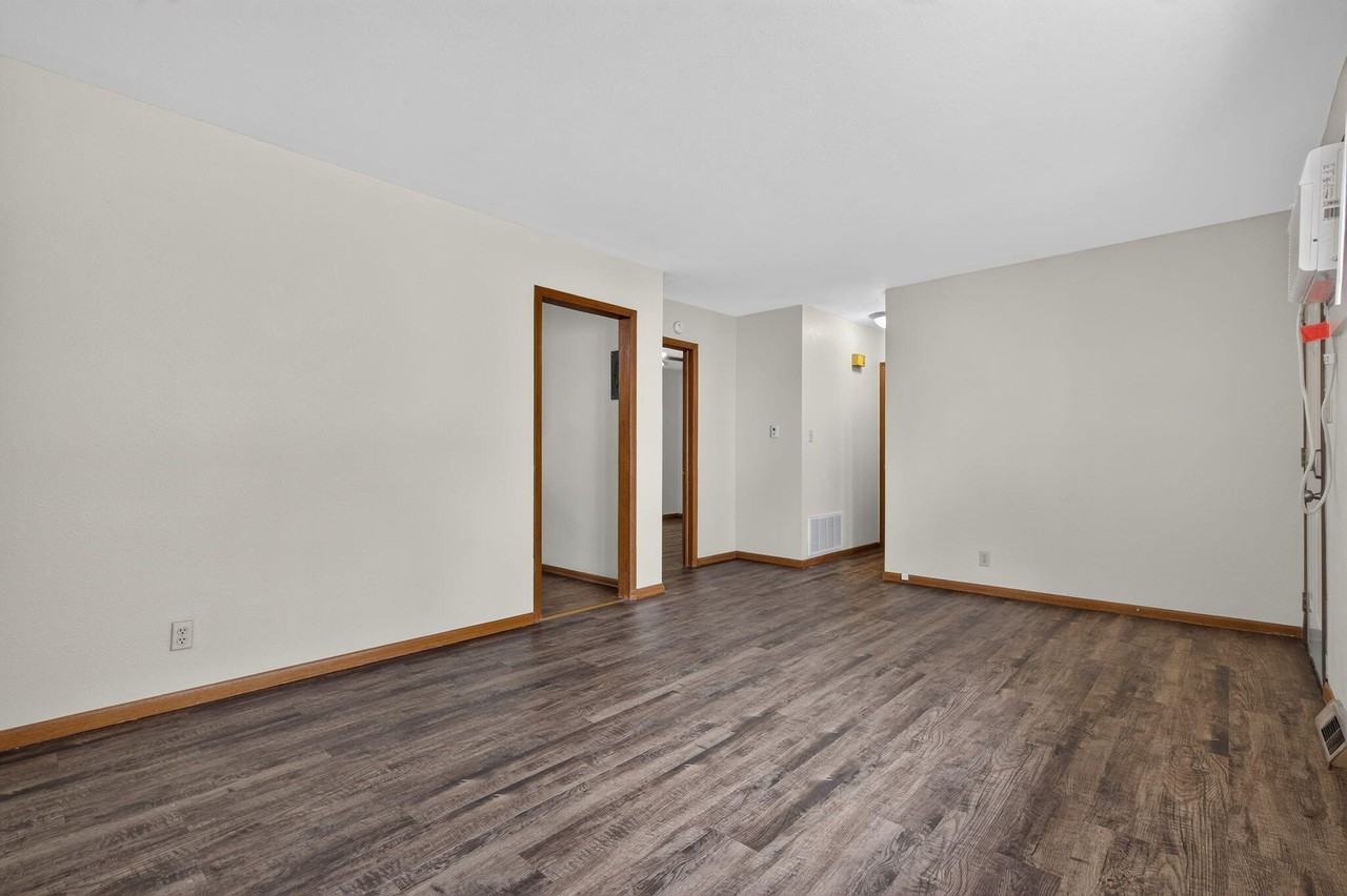 1009 E Walnut St #4 - Photo 7 of 24