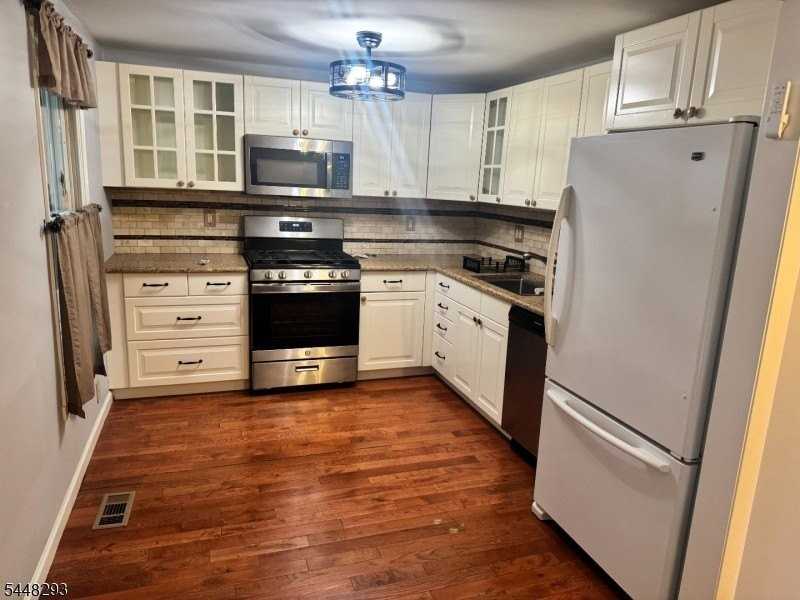 29 Cambridge E - Photo 2 of 14