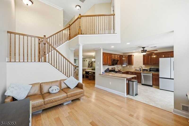 18 Clark Ct - Photo 3 of 33