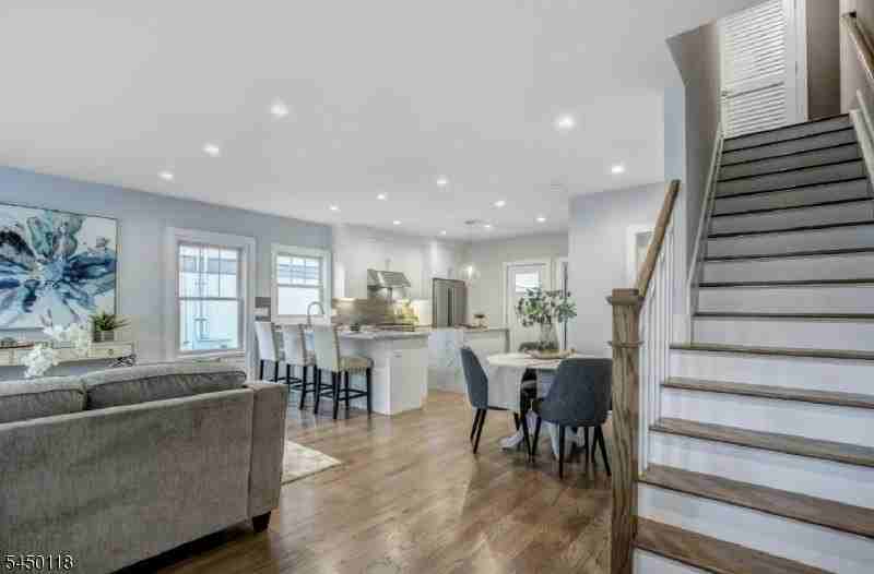 35 Spring St #B - Photo 2 of 9