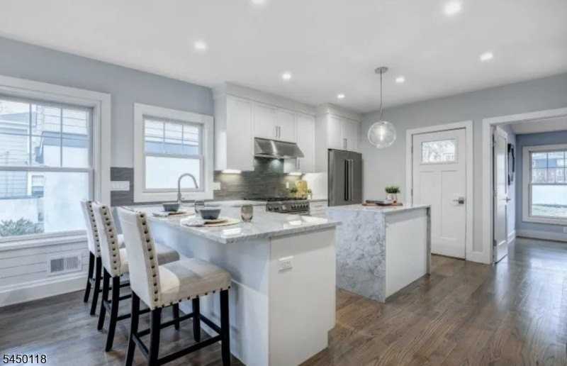 35 Spring St #B - Photo 4 of 9