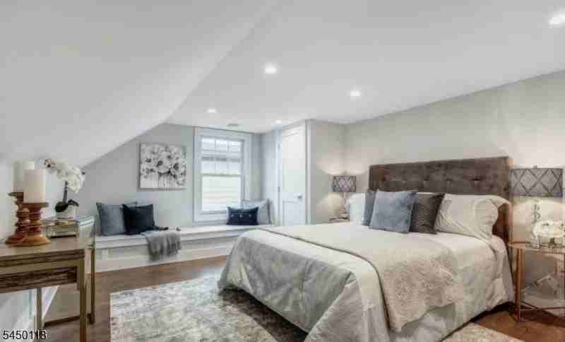 35 Spring St #B - Photo 7 of 9