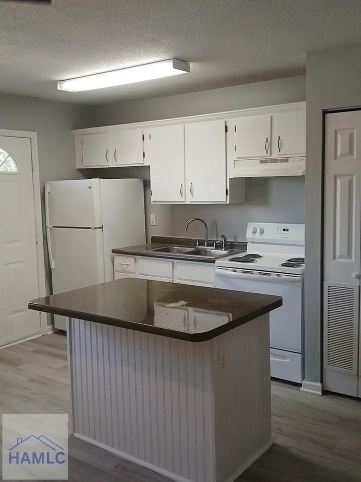 131 Rolland St - Photo 2 of 8