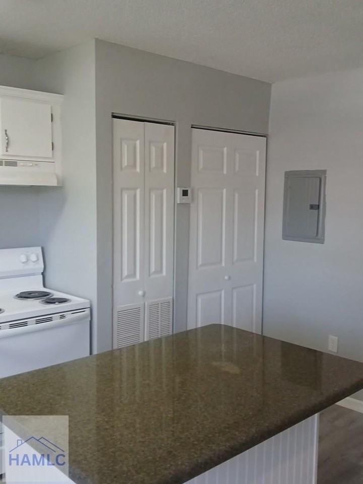 131 Rolland St - Photo 3 of 8