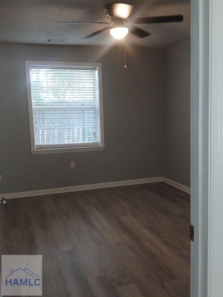 131 Rolland St - Photo 5 of 8