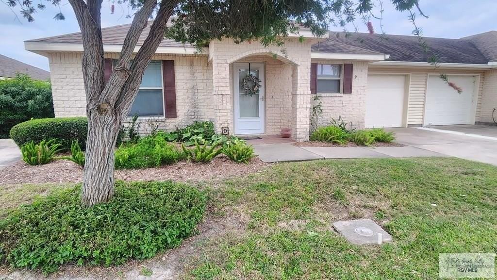 9 Doral Dr - Photo 3 of 29