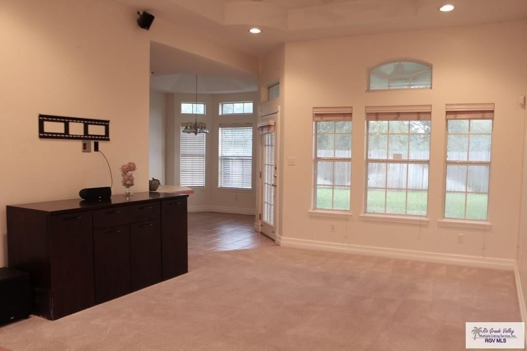 1418 Summerfield Ln - Photo 3 of 23