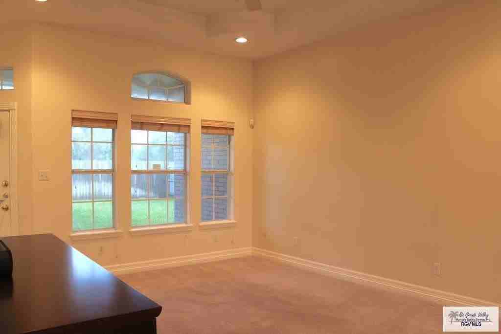 1418 Summerfield Ln - Photo 5 of 23