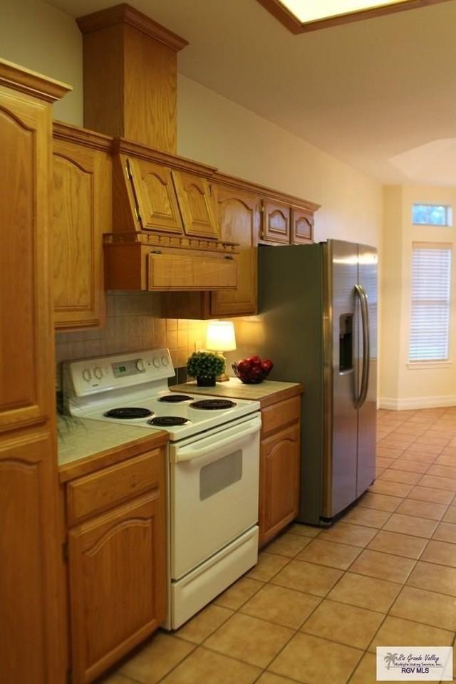 1418 Summerfield Ln - Photo 7 of 23