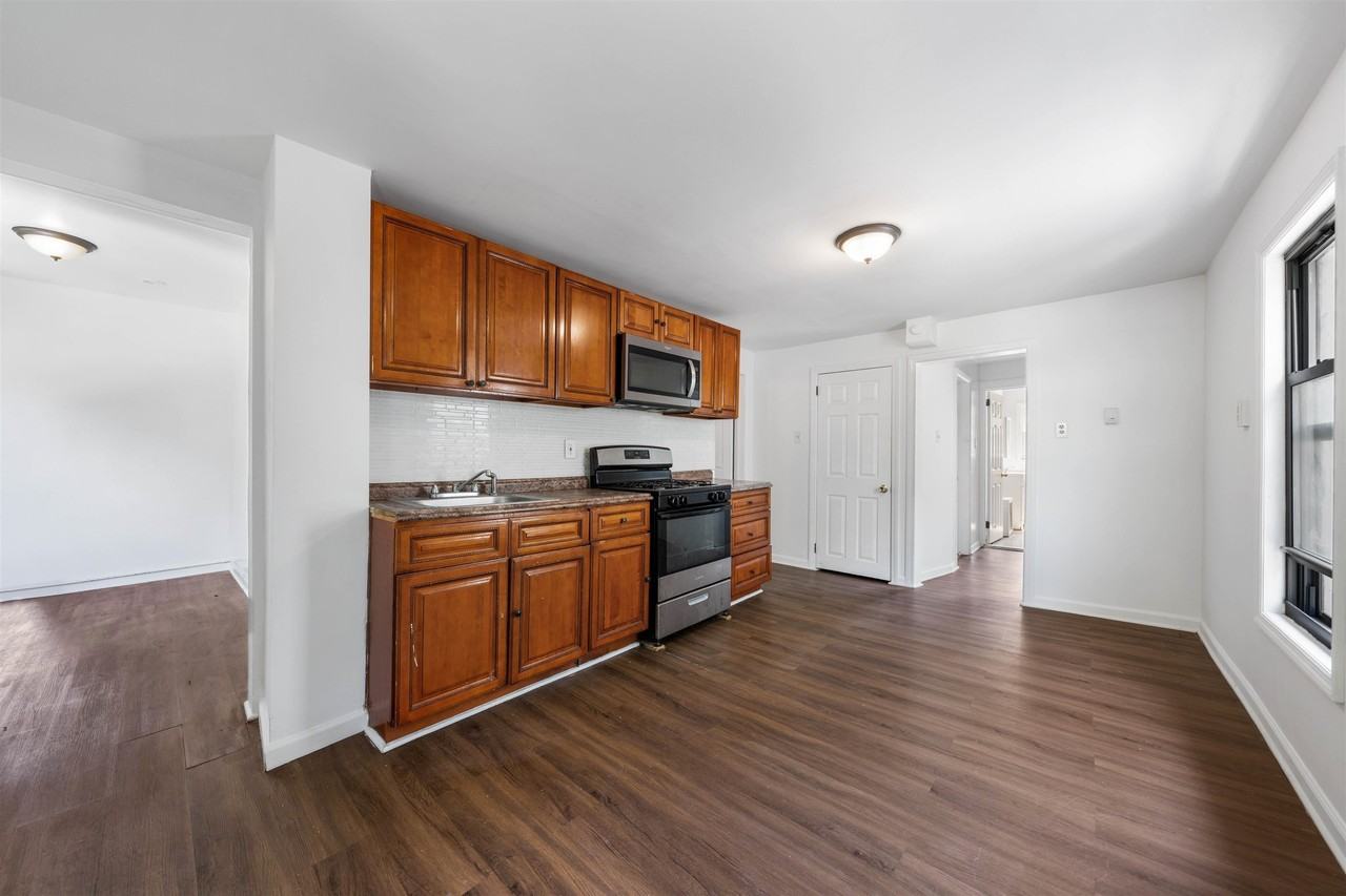 485 Cary St #2 - Photo 5 of 20