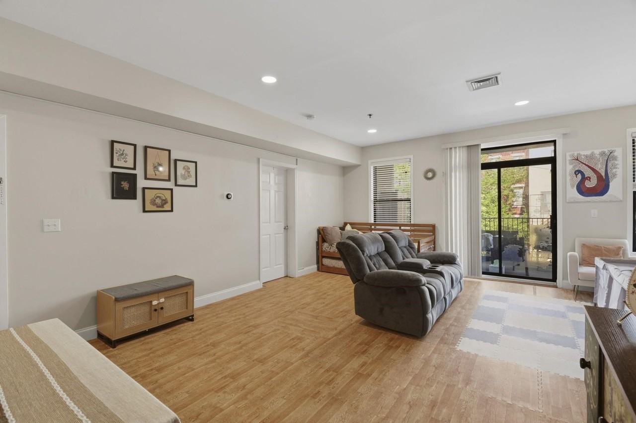 416 Grand St #3B - Photo 7 of 25