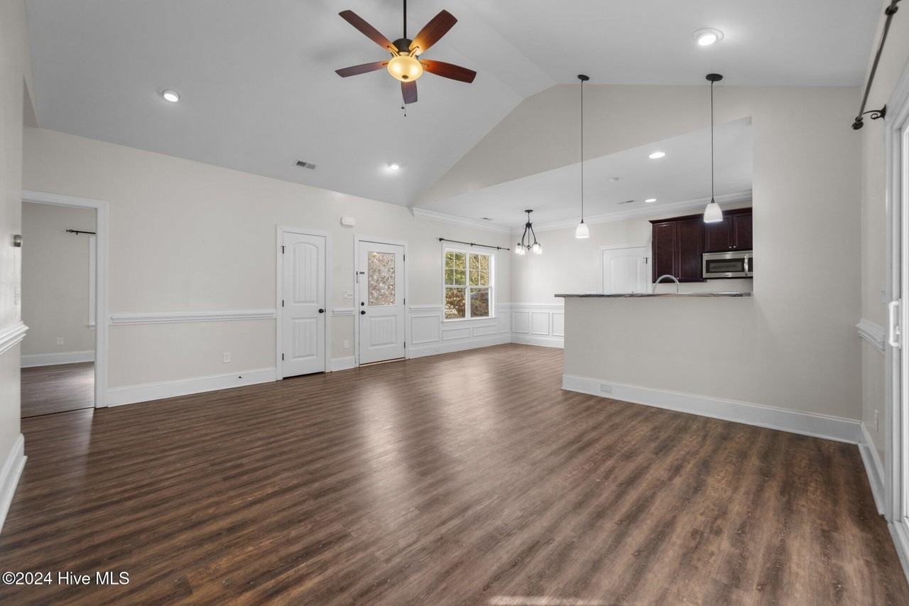 604 Tar Landing Rd - Photo 4 of 32