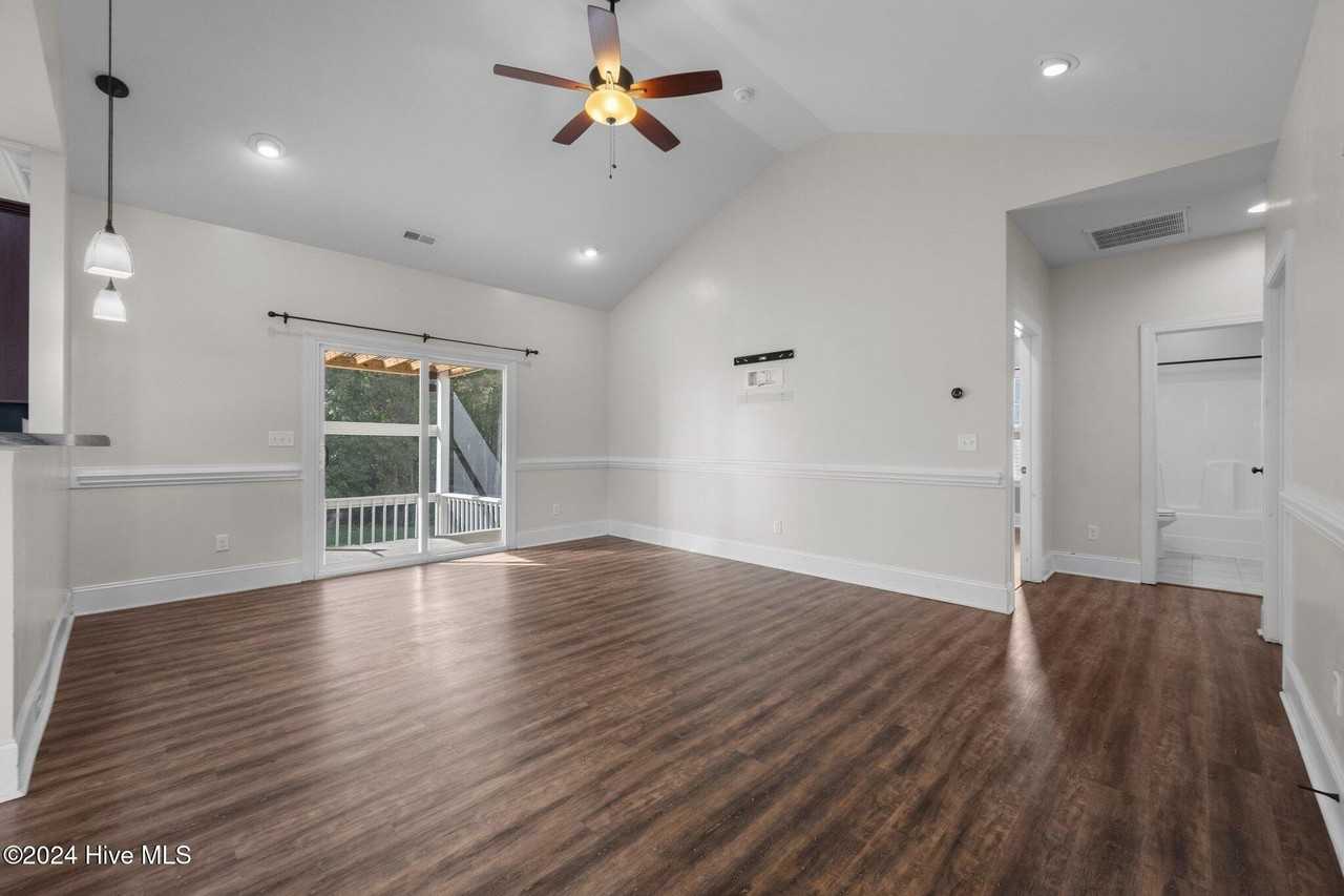 604 Tar Landing Rd - Photo 5 of 32
